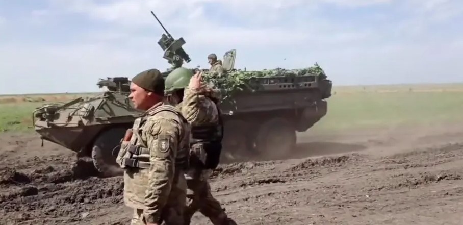 Lữ đoàn mạnh của Ukraine đợi lệnh tham chiến giữa lúc “nước sôi lửa bỏng”